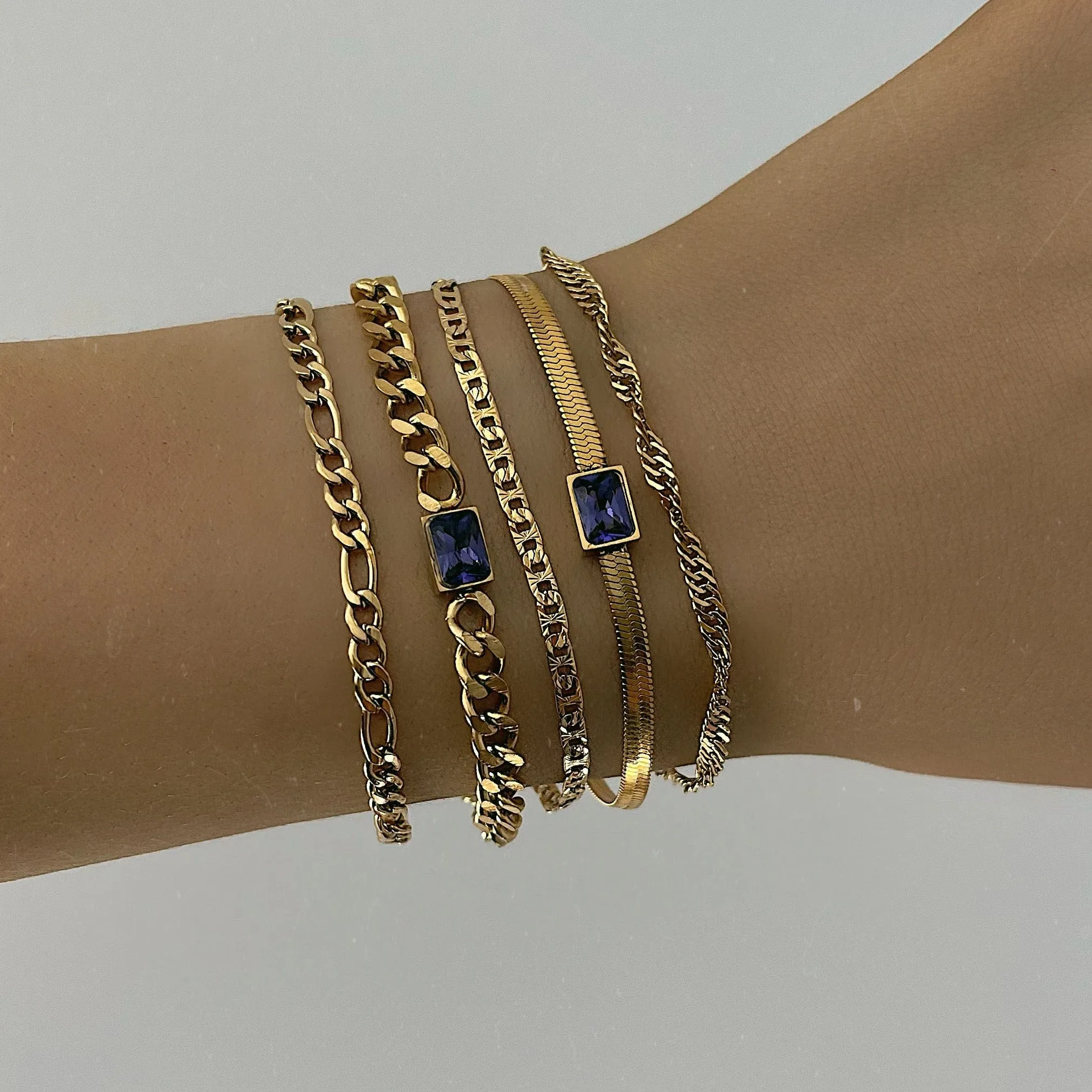 Dainty Figaro Bracelet